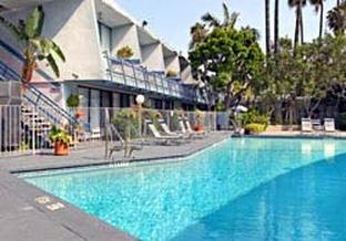 Travelodge At Lax 2*