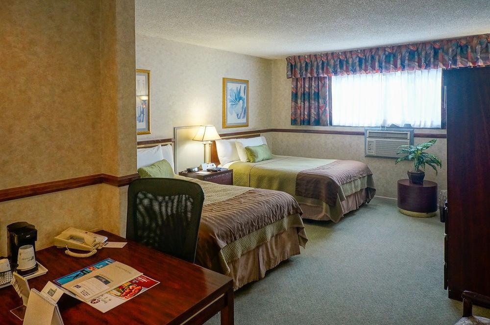 Travelodge At Lax Hotel 2*