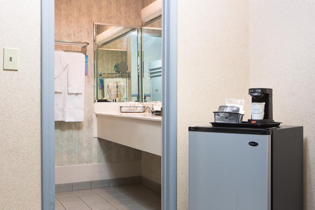 Hotel Travelodge At Lax 2*