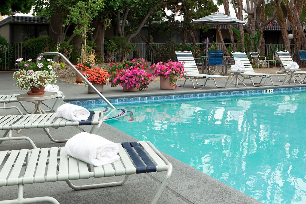 Travelodge At Lax Los Angeles