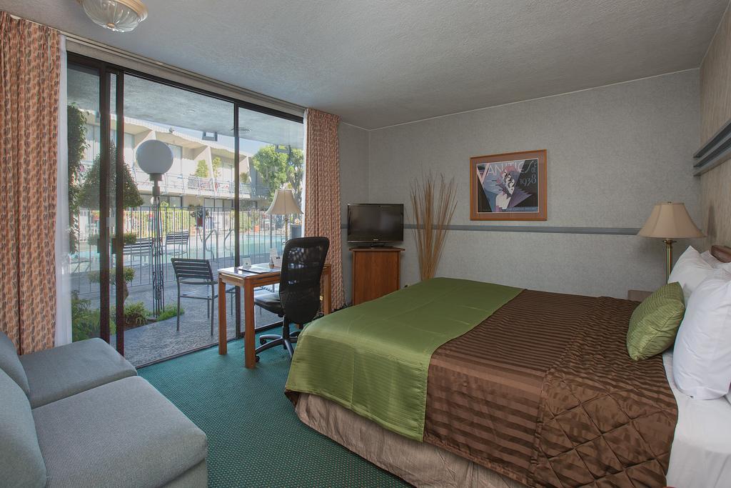 Travelodge At Lax Hotel Los Angeles