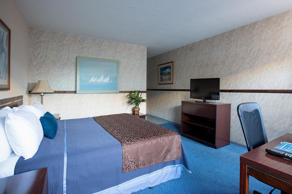 Travelodge At Lax Hotel