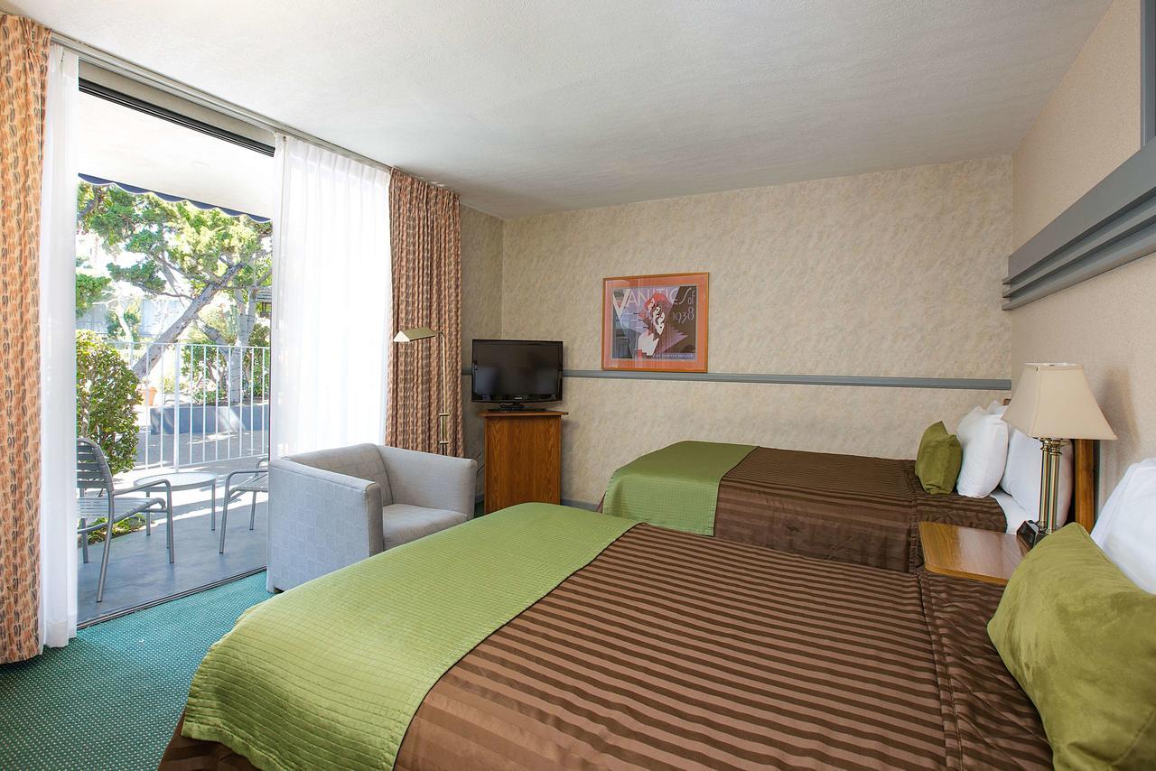 Travelodge At Lax