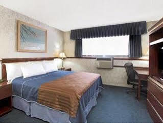 Travelodge At Lax 2*