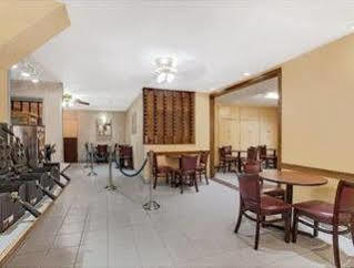 Travelodge At Lax Hotel 2*