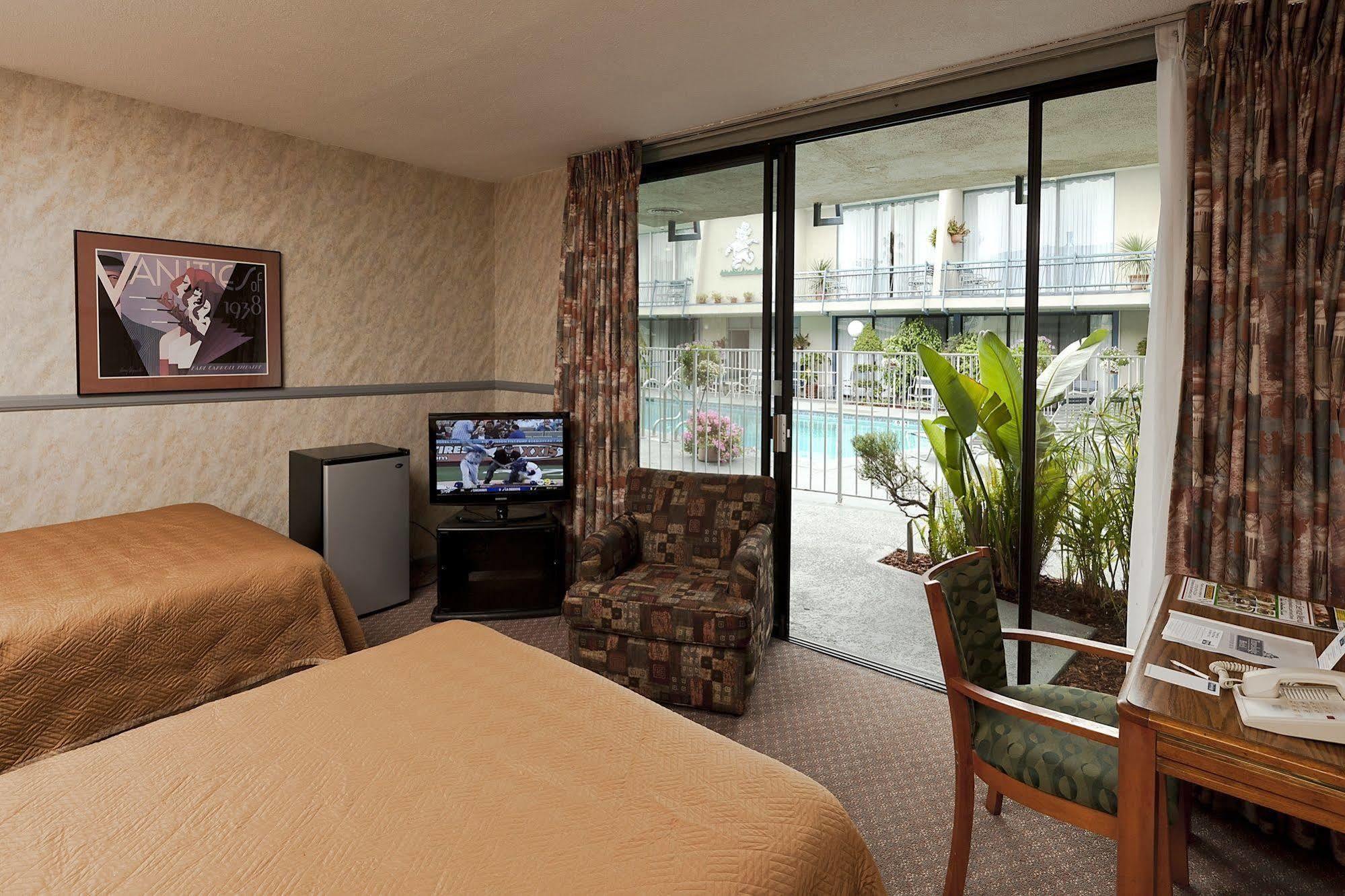 Travelodge At Lax