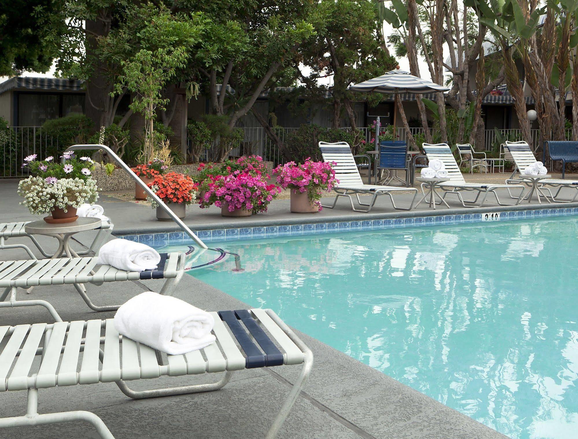 Hotel Travelodge At Lax